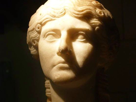 ¿Quieres conocer mejor a la mujer romana?